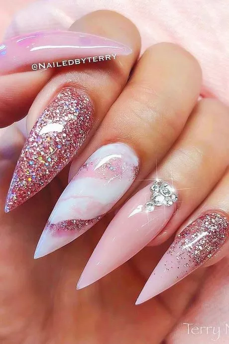 pink-glitter-stiletto-nails-21_9-13 Unghii stiletto cu sclipici roz