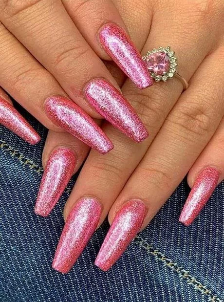 pink-long-nails-05_6-12 Unghii lungi roz