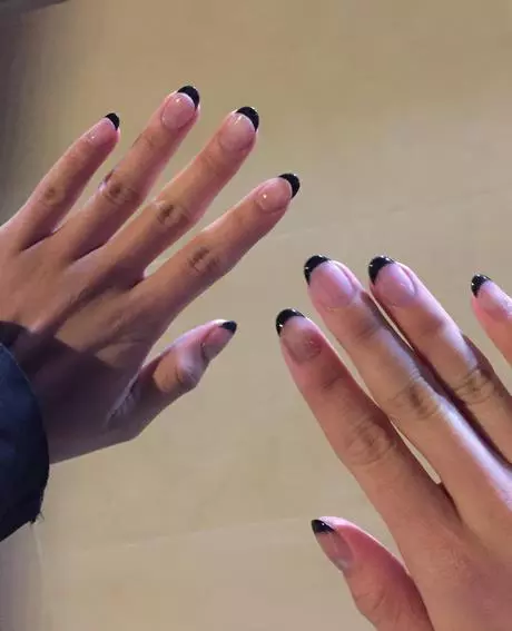 pink-nails-with-black-french-tips-84_3-11 Unghii roz cu vârfuri franceze negre