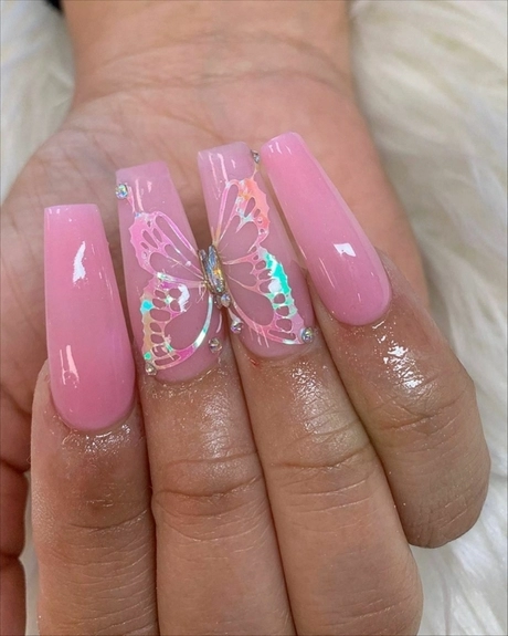 pink-nails-with-butterfly-design-70_3-9 Unghii roz cu design fluture