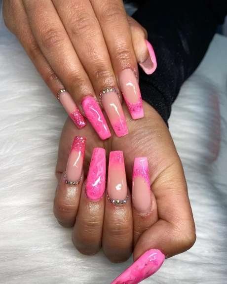 pink-nails-with-glitter-design-87-3 Unghii roz cu design sclipici