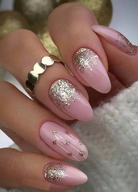 pink-nails-with-glitter-design-87_7-16 Unghii roz cu design sclipici