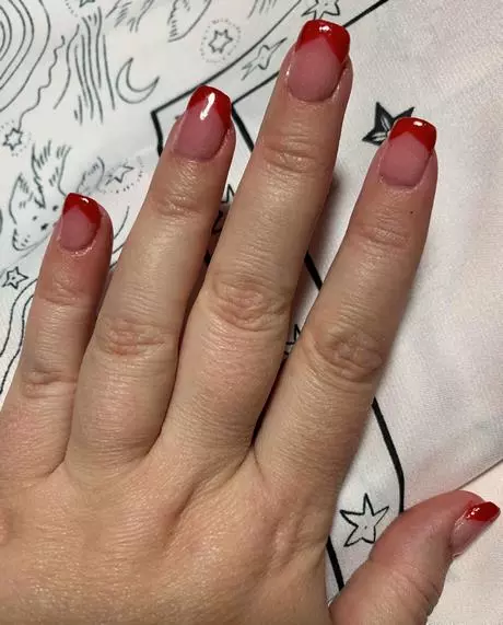 pink-nails-with-red-french-tip-51_10-4 Unghii roz cu vârf roșu francez