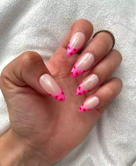pink-nails-with-red-french-tip-51_14-8 Unghii roz cu vârf roșu francez