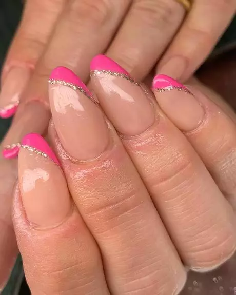 pink-nails-with-silver-glitter-tips-75-1 Unghii roz cu vârfuri de sclipici argintii