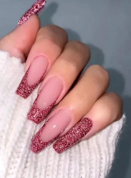 pink-nails-with-silver-glitter-tips-75_6-13 Unghii roz cu vârfuri de sclipici argintii