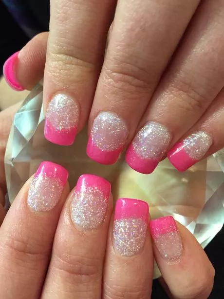pink-nails-with-silver-glitter-tips-75_7-14 Unghii roz cu vârfuri de sclipici argintii