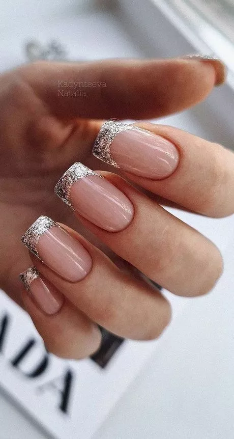 pink-nails-with-silver-glitter-tips-75_8-15 Unghii roz cu vârfuri de sclipici argintii