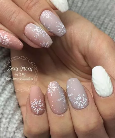 pink-nails-with-snowflakes-61_10-3 Unghii roz cu fulgi de zăpadă