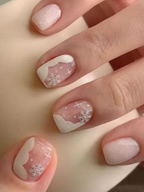 pink-nails-with-snowflakes-61_5-15 Unghii roz cu fulgi de zăpadă