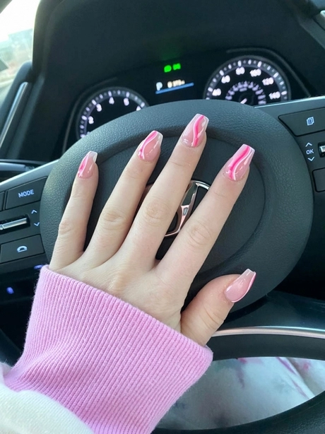 pink-nails-with-white-swirls-99_3-12 Unghii roz cu vârtejuri albe