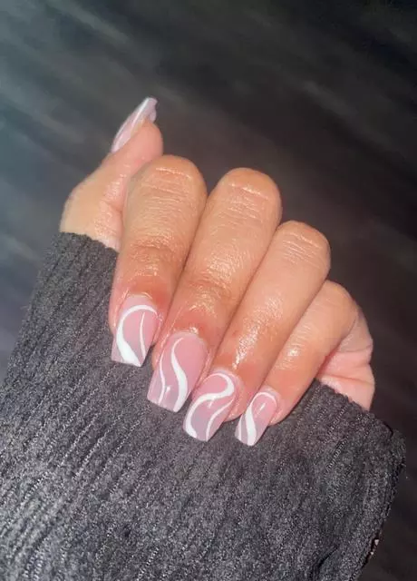pink-nails-with-white-swirls-99_4-13 Unghii roz cu vârtejuri albe