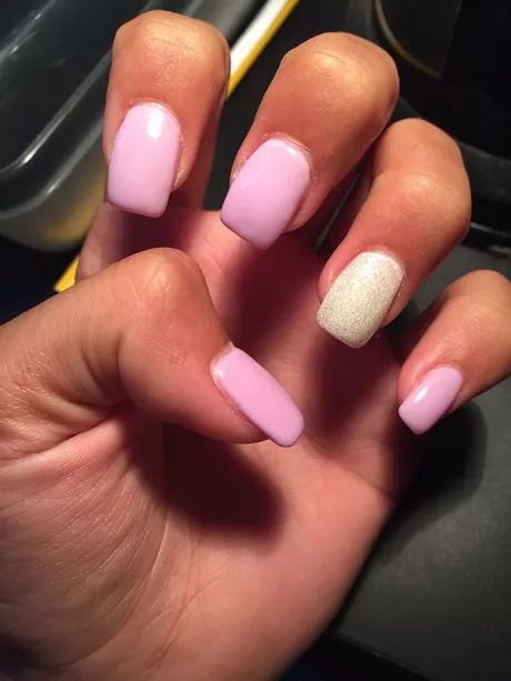 pink-nails-with-white-54_3-11 Unghii roz cu alb