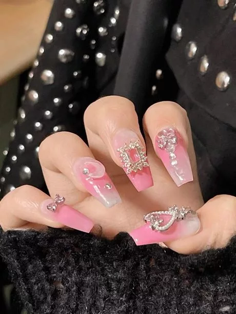 pink-ombre-nails-with-rhinestones-15_13-7 Unghii Ombre roz cu strasuri