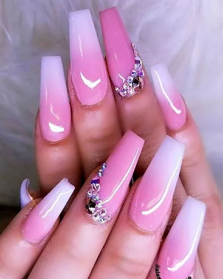 pink-ombre-nails-with-rhinestones-15_3-11 Unghii Ombre roz cu strasuri