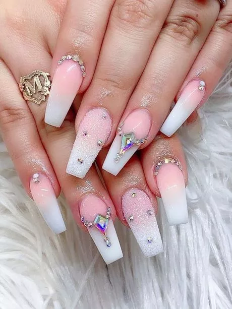 pink-ombre-nails-with-rhinestones-15_8-16 Unghii Ombre roz cu strasuri