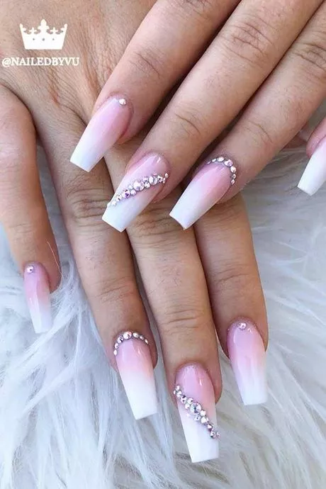 pink-ombre-nails-with-rhinestones-15_9-17 Unghii Ombre roz cu strasuri