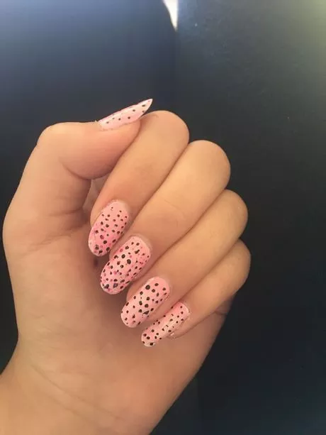 pink-polka-dot-nails-87_13-5 Unghii roz cu buline