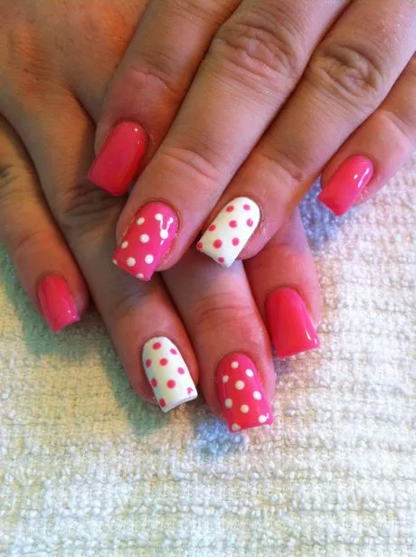pink-polka-dot-nails-87_7-15 Unghii roz cu buline
