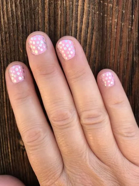 pink-polka-dot-nails-87_8-16 Unghii roz cu buline