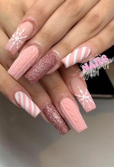pink-snowflake-nails-90_17-9 Unghii roz cu fulgi de zăpadă