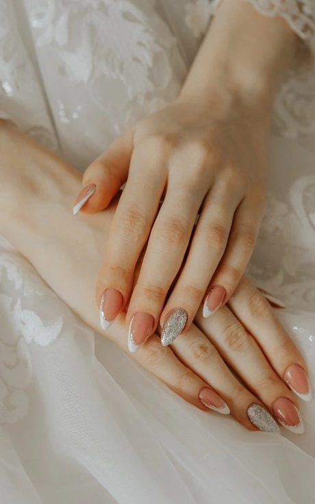 pink-white-silver-nails-22_10-2 Unghii roz alb argintiu