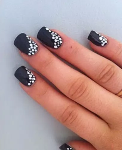 plain-black-and-white-nails-56_10-3 Unghii simple alb-negru