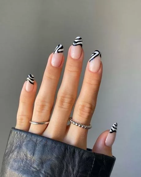 plain-black-and-white-nails-56_2-11 Unghii simple alb-negru