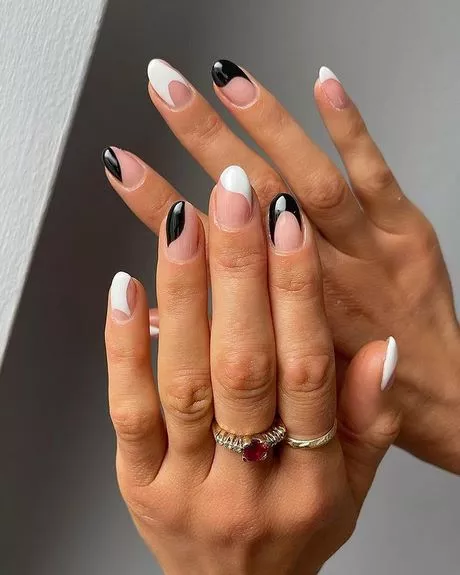 plain-black-and-white-nails-56_2-12 Unghii simple alb-negru