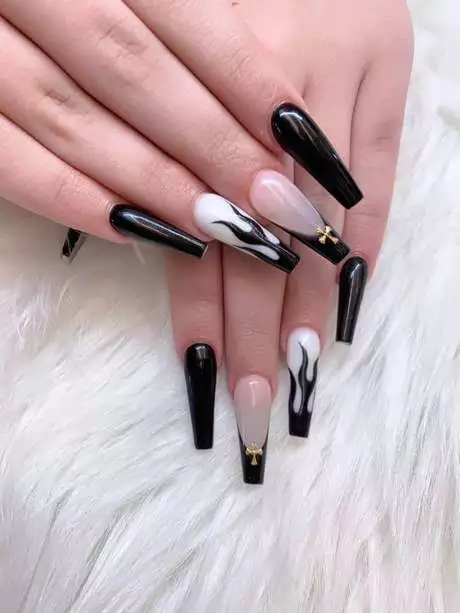 plain-black-and-white-nails-56_4-14 Unghii simple alb-negru