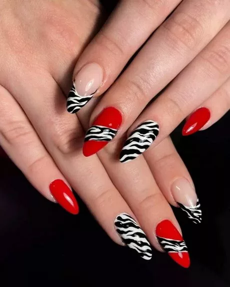 red-and-white-striped-nails-93-1 Unghii cu dungi roșii și albe