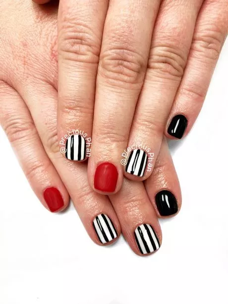 red-and-white-striped-nails-93_11-5 Unghii cu dungi roșii și albe