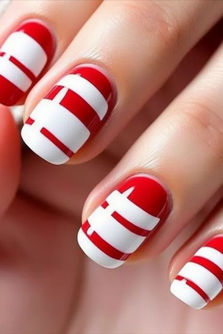 red-and-white-striped-nails-93_13-7 Unghii cu dungi roșii și albe