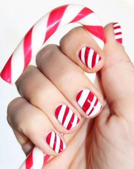 red-and-white-striped-nails-93_9-17 Unghii cu dungi roșii și albe