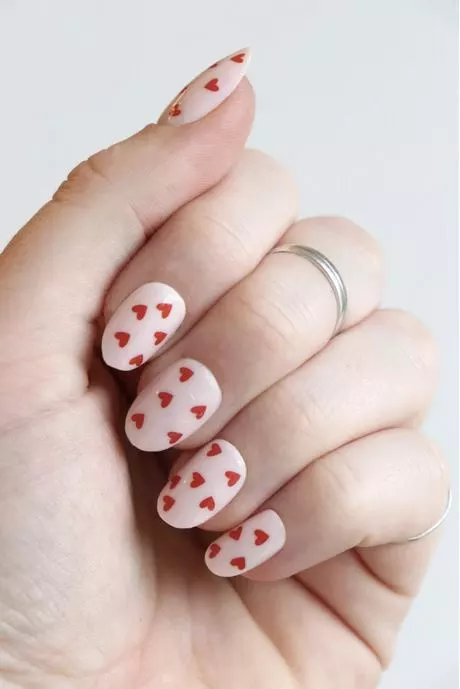 red-nails-with-pink-hearts-88_9-20 Unghii roșii cu inimi roz