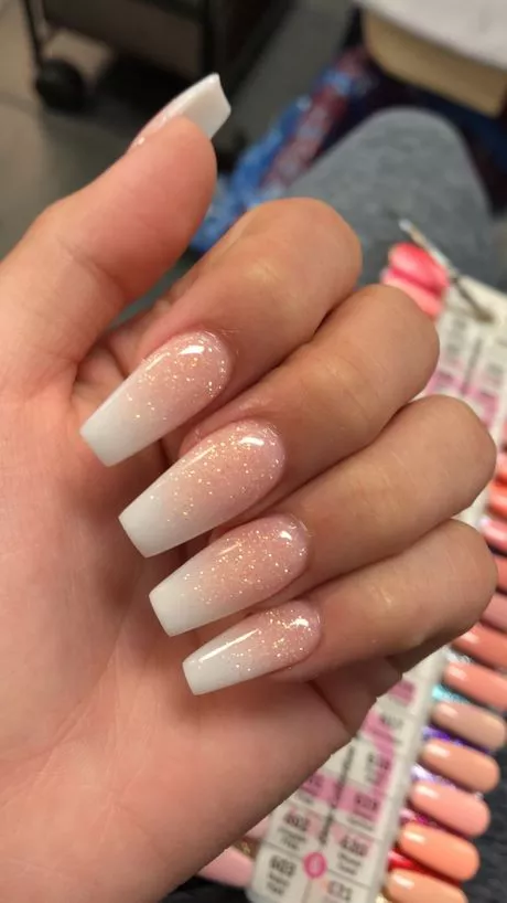 rose-gold-and-white-ombre-nails-10_15-8 Aur roz și unghii Ombre albe