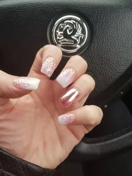 rose-gold-and-white-ombre-nails-10_18-11 Aur roz și unghii Ombre albe