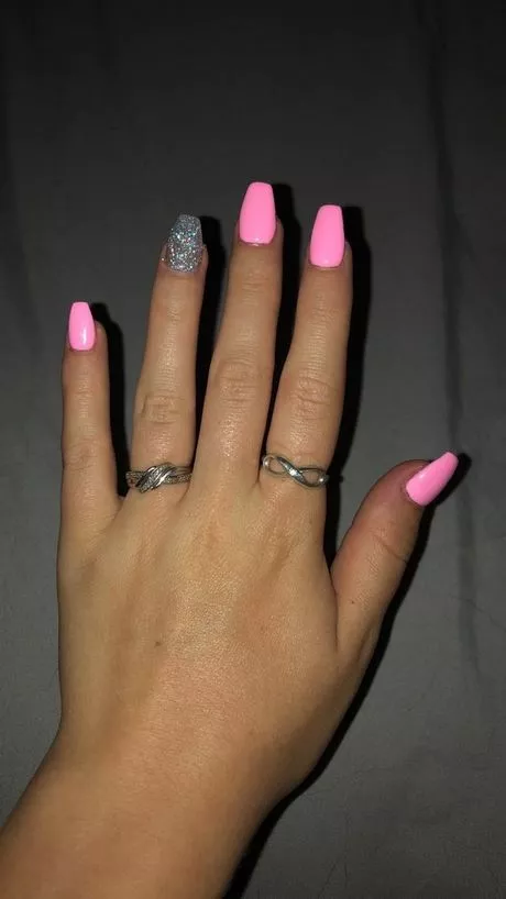 short-hot-pink-acrylic-nails-75_16-9 Unghii scurte din acril Roz Aprins