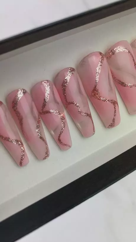 short-pink-coffin-nails-48_5-14 Unghii scurte de sicriu roz
