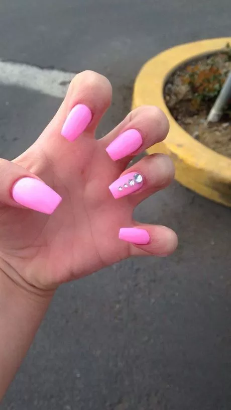 short-pink-nails-with-diamonds-22_10-3 Unghii scurte roz cu diamante