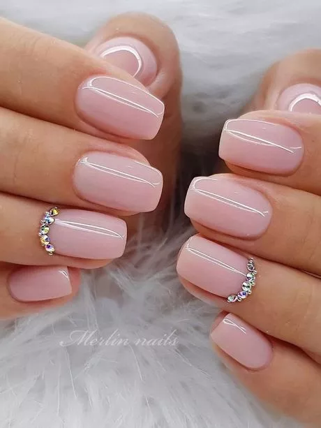 short-pink-nails-with-diamonds-22_12-5 Unghii scurte roz cu diamante