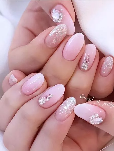short-pink-nails-with-diamonds-22_17-10 Unghii scurte roz cu diamante