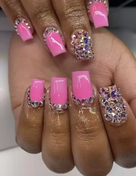 short-pink-nails-with-diamonds-22_8-18 Unghii scurte roz cu diamante