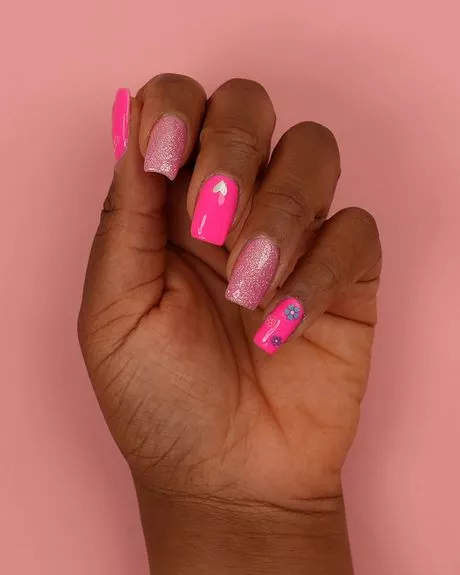 short-pink-nails-with-glitter-79-2 Unghii scurte roz cu sclipici