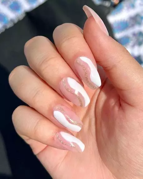 simple-pink-and-white-nails-98_11-3 Unghii simple roz și albe