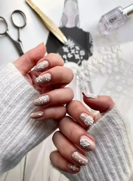 snowflake-nail-tutorial-71_14-7 Tutorial de unghii cu fulgi de zăpadă