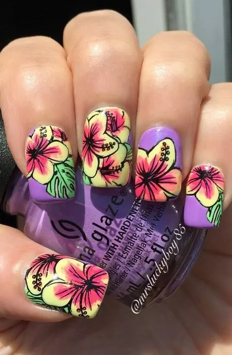 tropical-flower-nail-design-60_10-4 Design de unghii cu flori tropicale