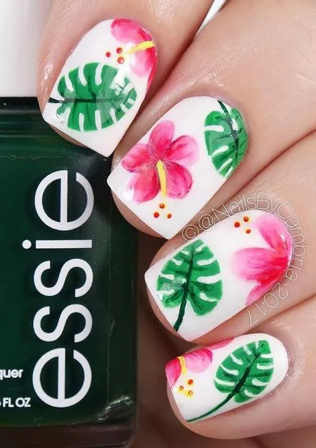 tropical-flower-nail-design-60_11-5 Design de unghii cu flori tropicale