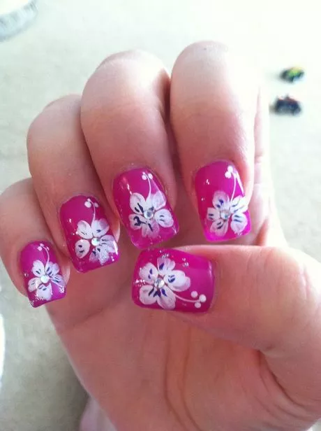 tropical-flower-nail-design-60_14-8 Design de unghii cu flori tropicale
