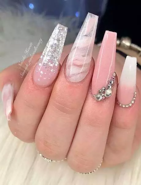 white-and-pink-marble-nails-66-2 Unghii de marmură albă și roz